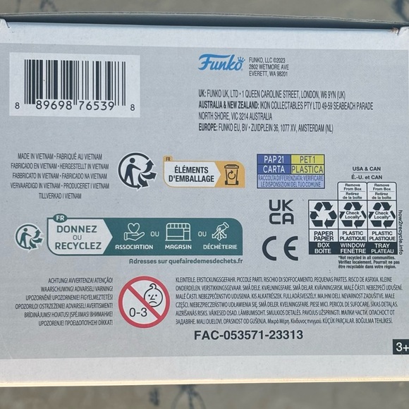 Funko Pop STAR WARS
POP! GRAND ADMIRAL THRAWN WITH RK-3 BLASTER - Picture 6 of 6